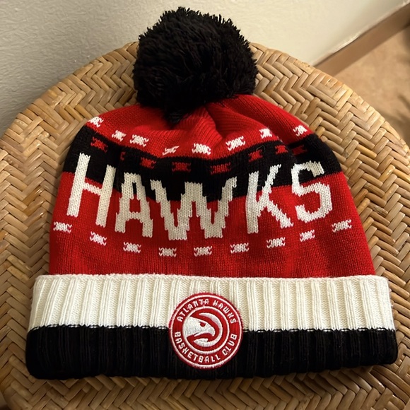NBA Atlanta Hawks Adidas Cuffed Knit With Pom Beanie Toboggan Black Red - Picture 1 of 6